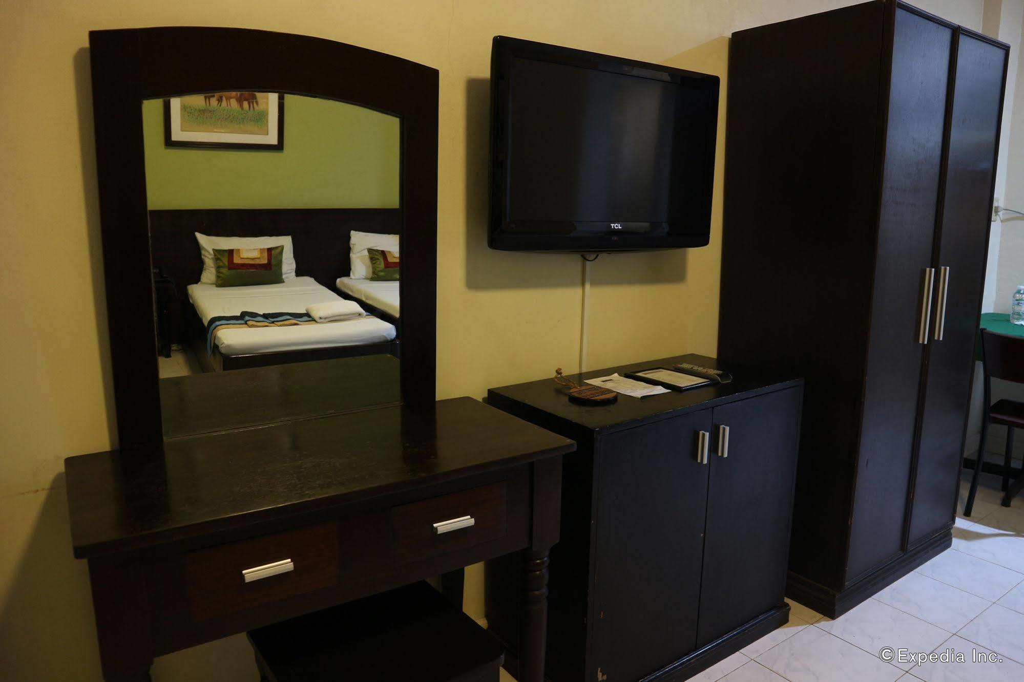 Reddoorz Plus Near Mendoza Park Puerto Princesa Luaran gambar