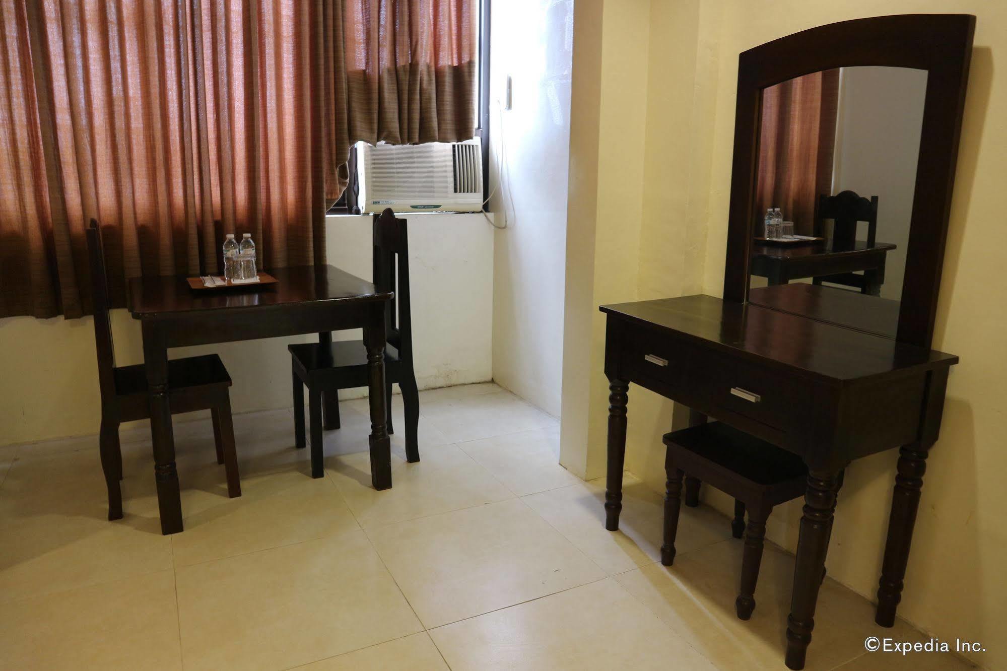 Reddoorz Plus Near Mendoza Park Puerto Princesa Luaran gambar