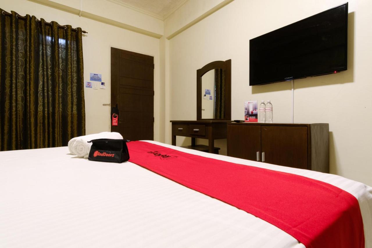 Reddoorz Plus Near Mendoza Park Puerto Princesa Luaran gambar